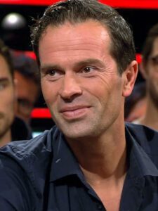 Bas Nijhuis: De Carrière en Impact van de Bekende Scheidsrechter - Bekende Juristen en Advocaten