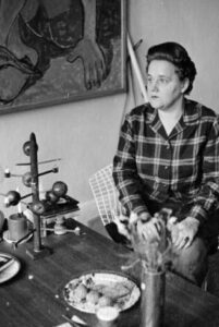 Het Leven en Werk van Eeva-Liisa Manner: Een Blik op de Finse Dichteres - Dichters