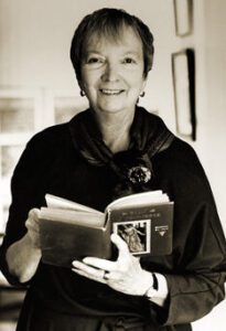 Het Leven en Werk van Madeleine L'Engle: Een Diepgaande Biografie - Auteurs van Jeugdliteratuur