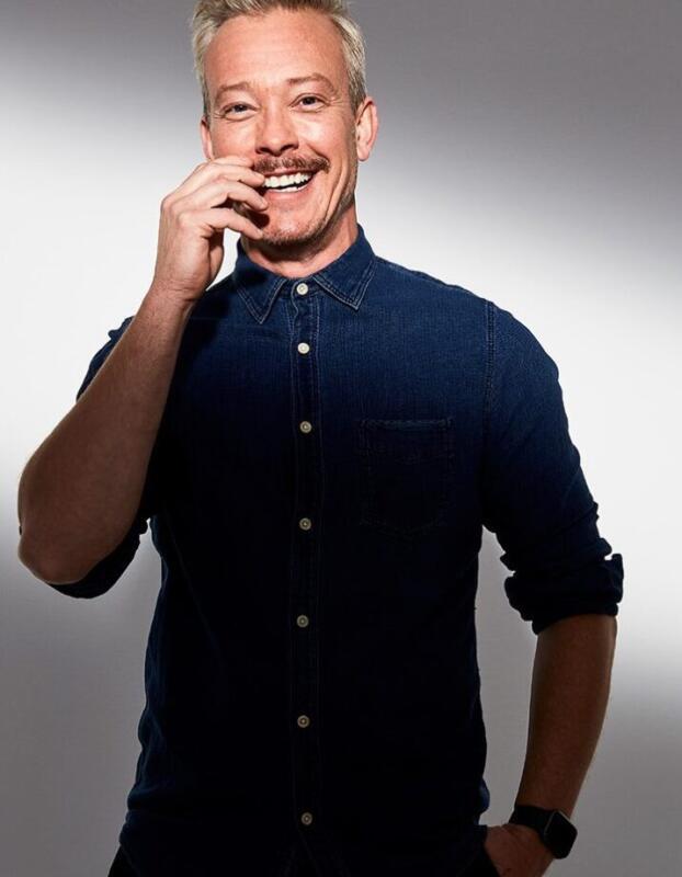 Claes Iversen: Het Leven en Werk van een Innovatieve Nederlandse Ondernemer - Grafisch en Modeontwerpers