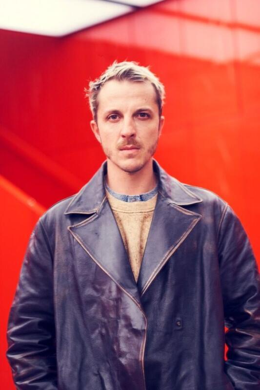 Glenn Martens: Een Diepgaande Biografie van de Creatieve Geest - Grafisch en Modeontwerpers