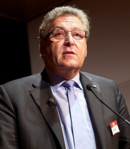 Henk Krol: Het Leven en de Carrière van een Nederlandse Politieke Ondernemer - Parlementariërs
