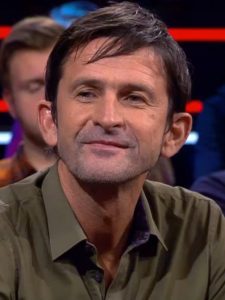 Cornald Maas: Het Leven en de Carrière van een Bekende Nederlandse Presentator - Journalisten