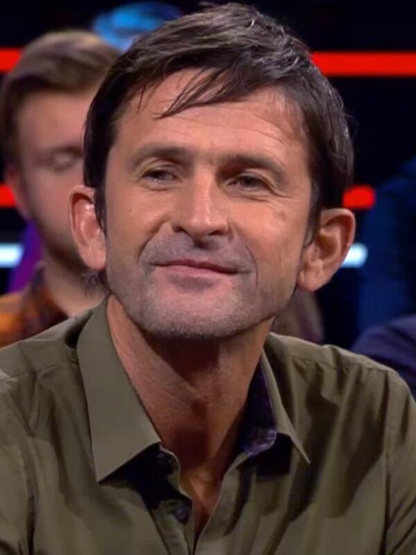 Cornald Maas: Het Leven en de Carrière van een Bekende Nederlandse Presentator - Journalisten