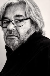 De Fascinerende Biografie van Maarten van Rossem: Een Blik op Zijn Leven en Werk - Economen