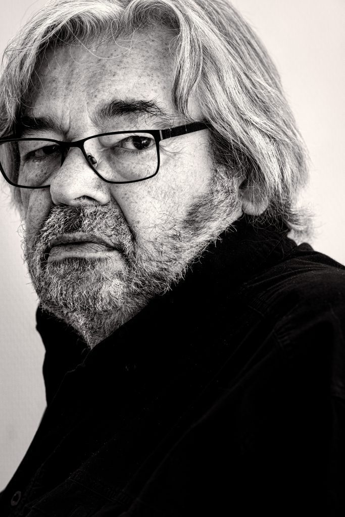 De Fascinerende Biografie van Maarten van Rossem: Een Blik op Zijn Leven en Werk - Economen