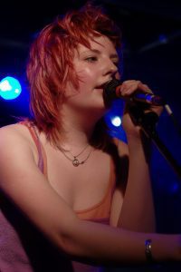 Roos Rebergen: Het Leven en Werk van een Creatieve Nederlandse Artiest - Journalisten