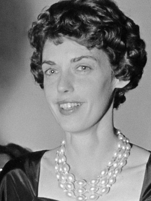 Tonke Dragt: Het Leven en Werk van een Meesterlijke Jeugdboekenschrijfster - Educators in Jeugdliteratuur