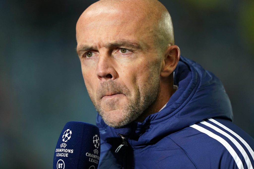 Alfred Schreuder: Een Diepgaande Blik op de Carrière van de Voetbaltrainer - Trainers en Sportdirecteuren