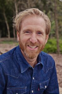 Koen de Jong: Het Leven en Werk van een Inspirerende Persoonlijkheid - Media Producenten