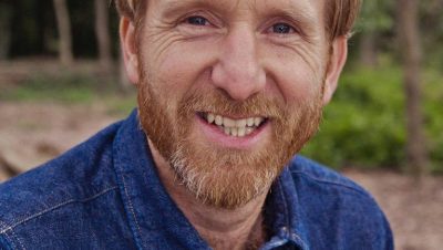 Koen de Jong: Het Leven en Werk van een Inspirerende Persoonlijkheid - Media Producenten