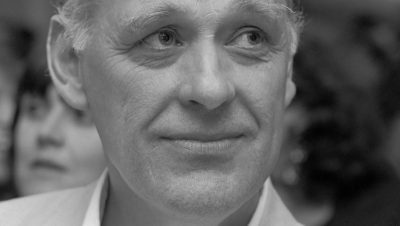 Het Leven en Werk van Hugo Brandt Corstius: Een Diepgaande Biografie - Wetenschappers