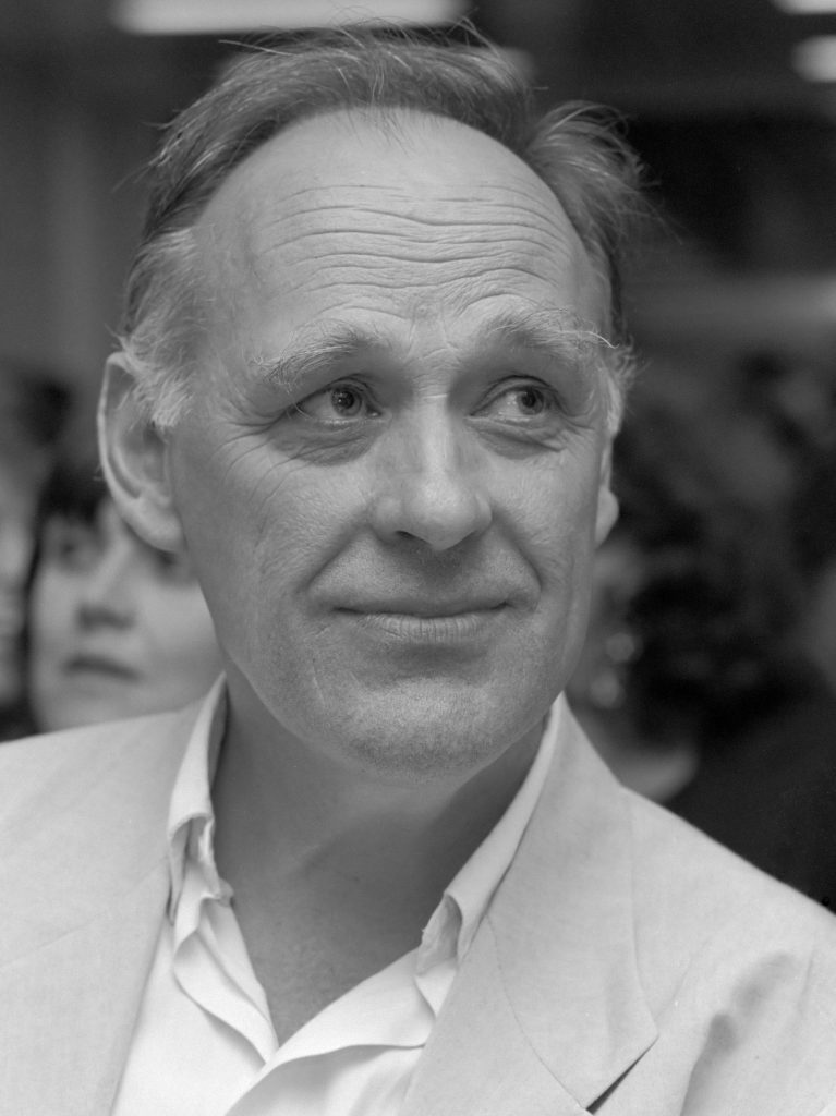 Het Leven en Werk van Hugo Brandt Corstius: Een Diepgaande Biografie - Wetenschappers