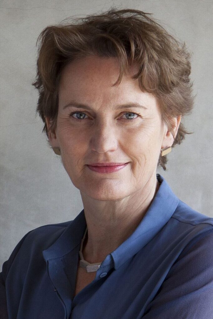 Francine Houben: Een Inspirerende Biografie van de Vooruitstrevende Architect - Schilderen en Beeldhouwen