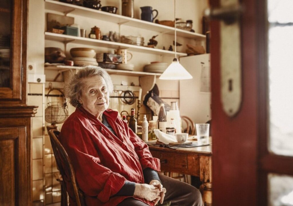 Jacqueline Mesmaeker: Het Leven en de Carrière van een Inspirerende Vrouw - Schilderen en Beeldhouwen