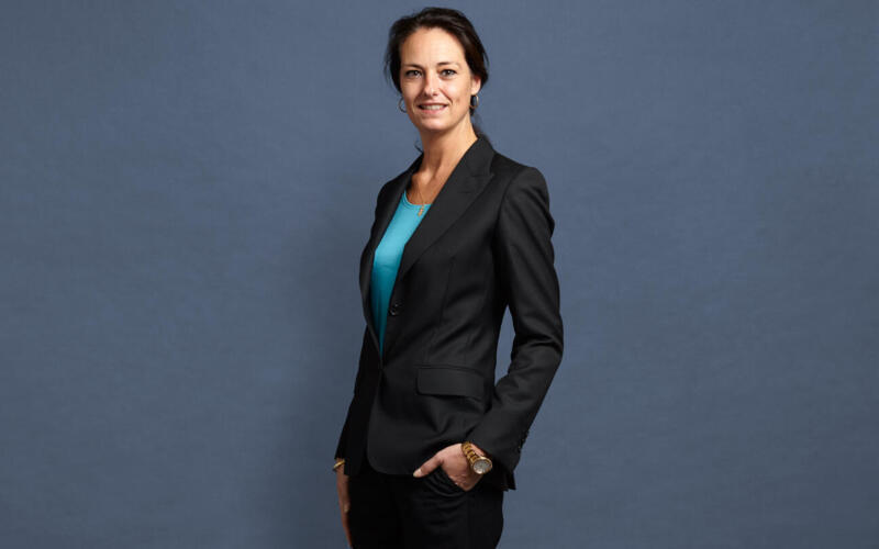 Laura de Jong: Het Inspirerende Leven en Werk van een Nederlandse Pionier - Schilderen en Beeldhouwen
