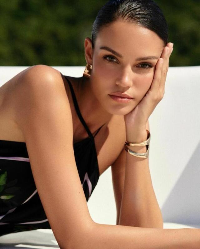 Sofia Resing: Het Leven en de Carrière van een Opkomende Ster - Modellen