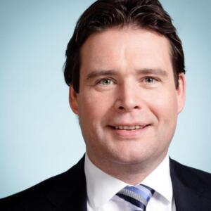 Frans Weekers: Het Leven en de Carrière van een Politiekicoon - Publieke Functionarissen