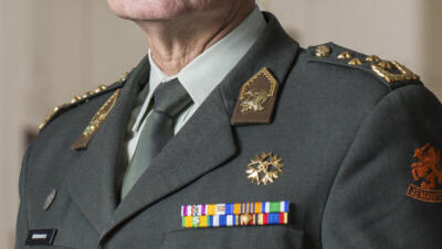 Biografie van Generaal Tom Middendorp: Leven en Carrière - Officieren van de Strijdkrachten