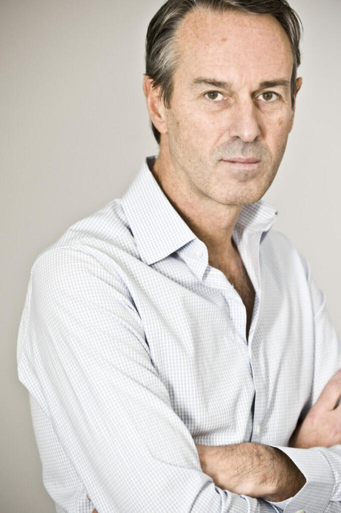 Ivo van Hove: Een Diepgaande Kijk op de Levensloop van de Bekende Regisseur - Film- en Theaterregisseurs