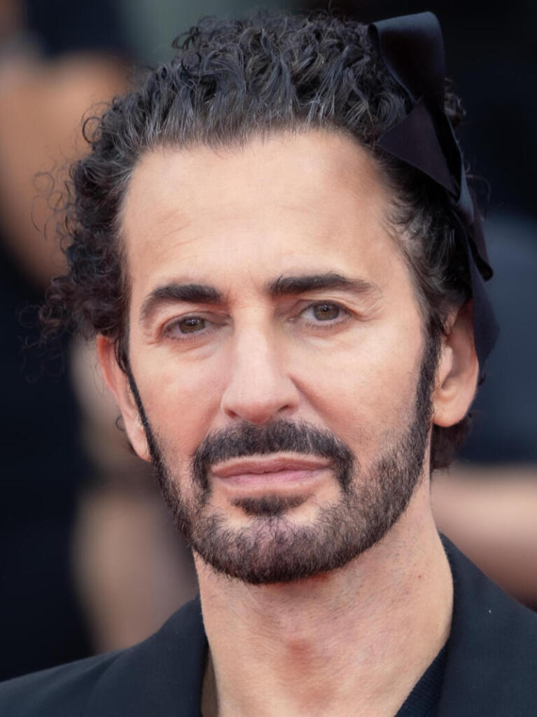 Mark Jacobs: Het Leven en de Carrière van een Mode-icoon - Wetenschappers in Duurzaamheid