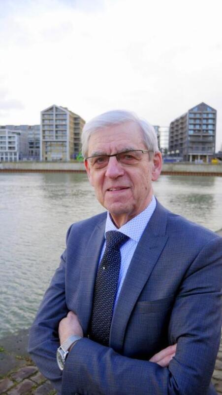 Ruud de Vries: Het Leven en Werk van een Nederlandse Legende - Pioniers in Telecommunicatie