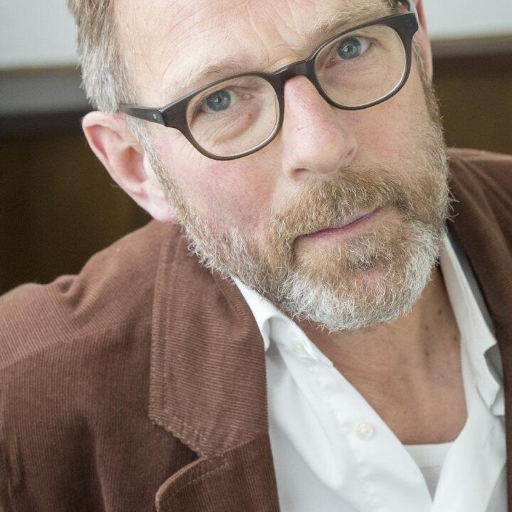 De Fascinerende Biografie van Hans Janssen: Een Blik op zijn Leven en Werk - Specialisten in Informatie Technologie