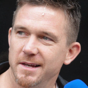 Johnny de Mol: Het Leven en de Carrière van de Bekende Nederlandse Presentator - Televisie- en Radiopresentatoren