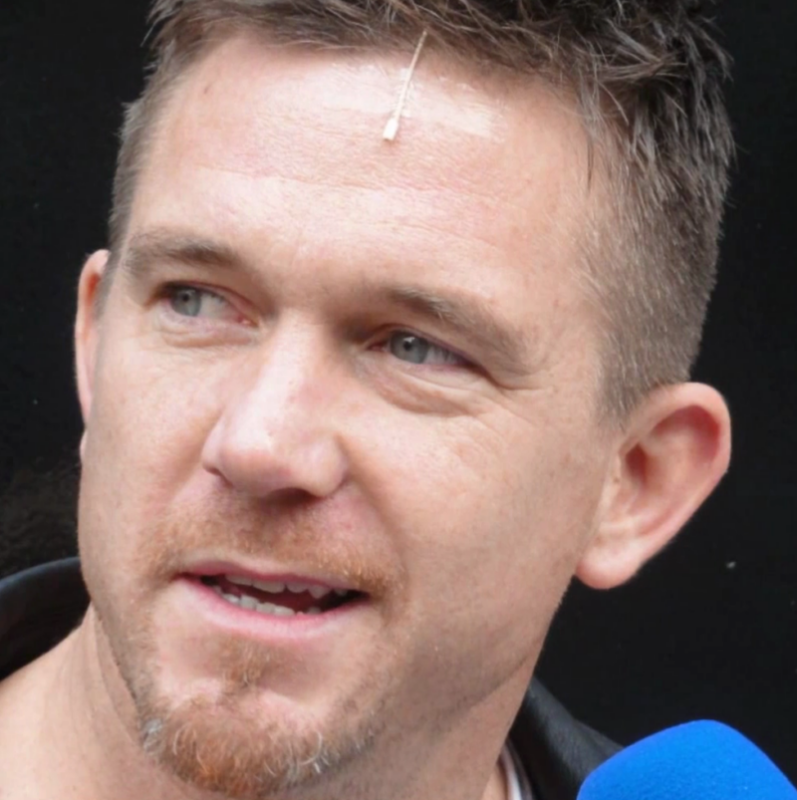 Johnny de Mol: Het Leven en de Carrière van de Bekende Nederlandse Presentator - Televisie- en Radiopresentatoren