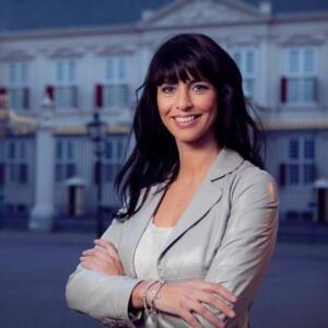 Biografie van Sandra Schuurhof: Leven en Carrière van een Inspirerende Vrouw - Televisie- en Radiopresentatoren