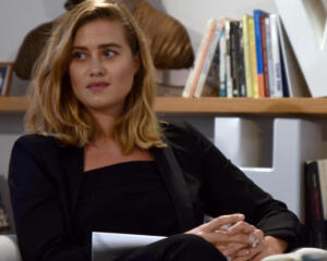 Emma Smetana: Het Leven en de Carrière van een Veelzijdige Artiest - Modellen