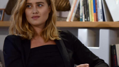 Emma Smetana: Het Leven en de Carrière van een Veelzijdige Artiest - Modellen