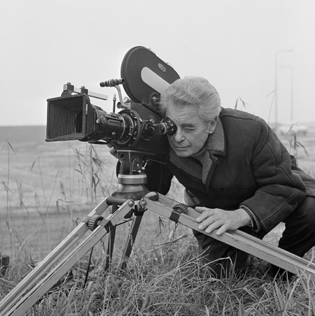 De Levensloop van Joris Ivens: Een Pionier van de Documentaire Film - Film- en Theaterregisseurs